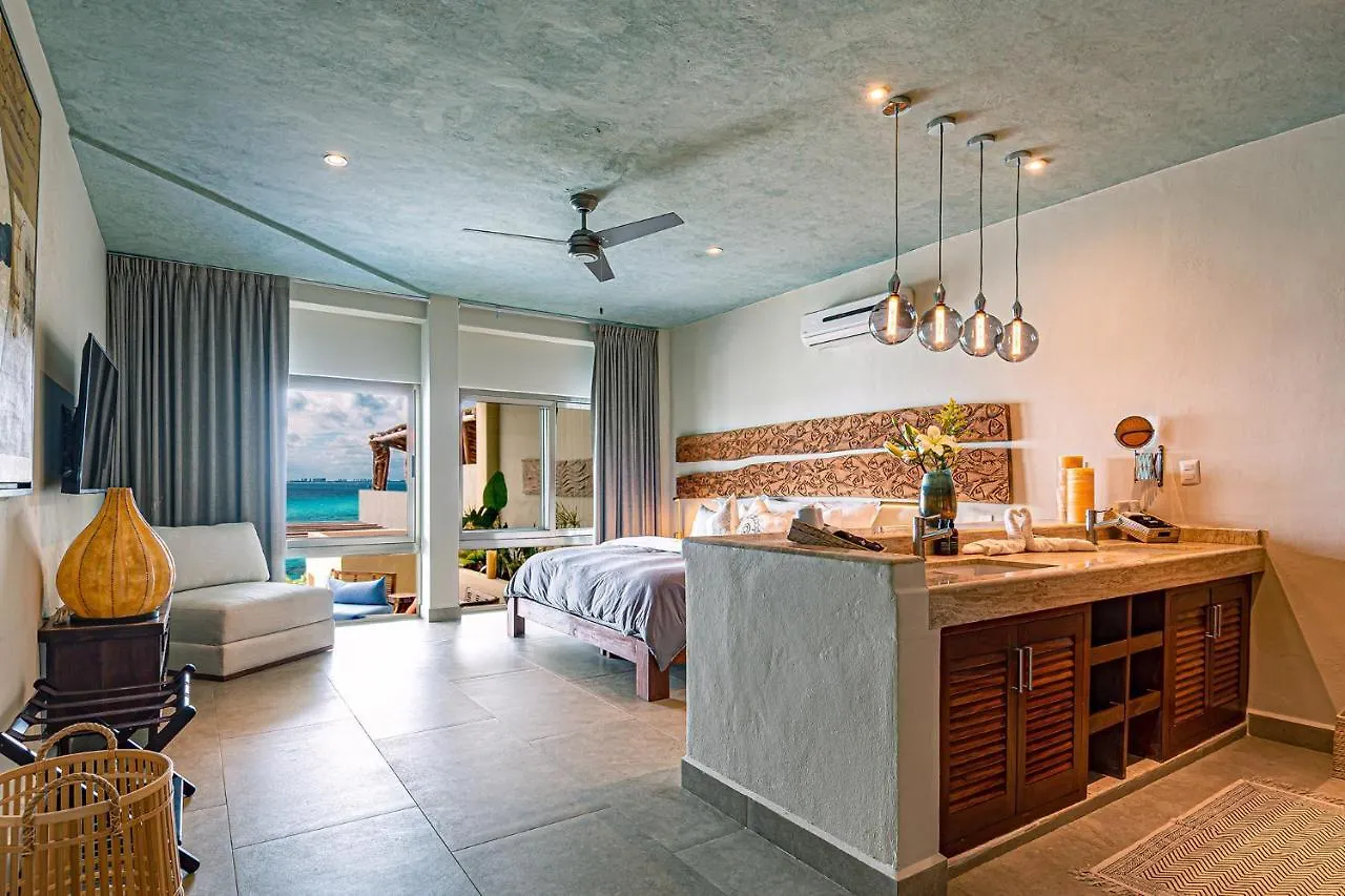 Casa Vaya Vida: Deluxe Island Villa-Views Sunrise @ Caribbean, Sunset @ Cancun/Isla Bay Isla Mujeres Villa