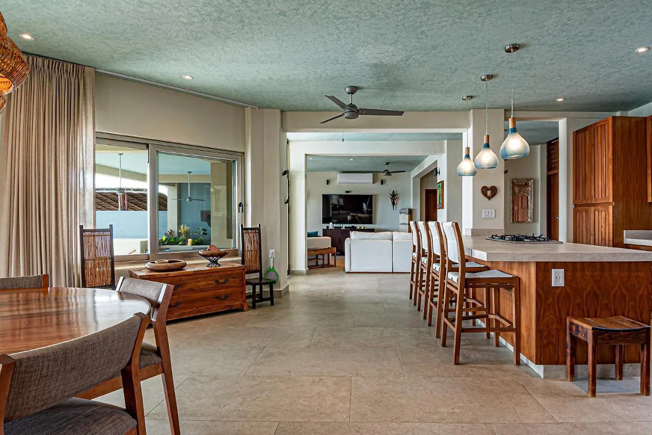 Casa Vaya Vida: Deluxe Island Villa-Views Sunrise @ Caribbean, Sunset @ Cancun/Isla Bay Isla Mujeres Villa