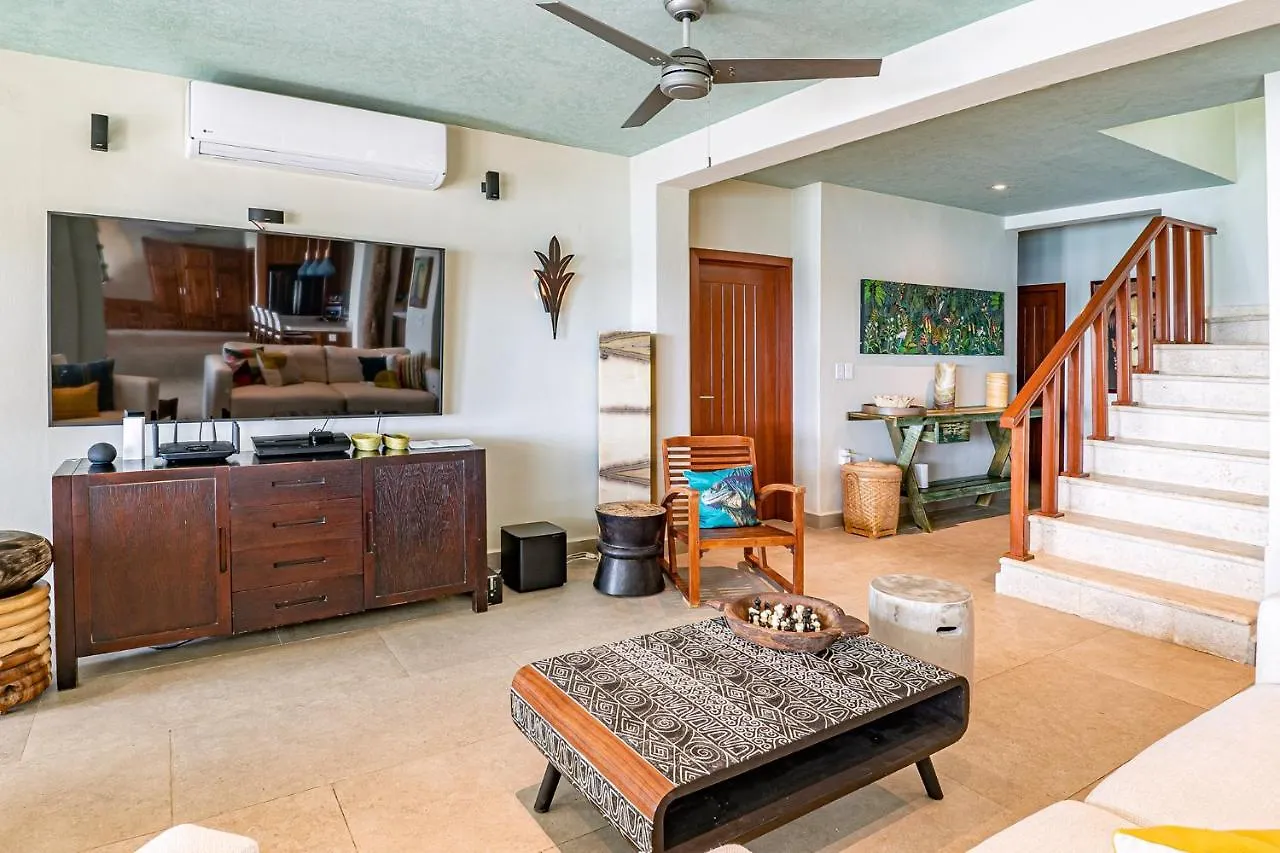 Casa Vaya Vida: Deluxe Island Villa-Views Sunrise @ Caribbean, Sunset @ Cancun/Isla Bay Isla Mujeres Mexico