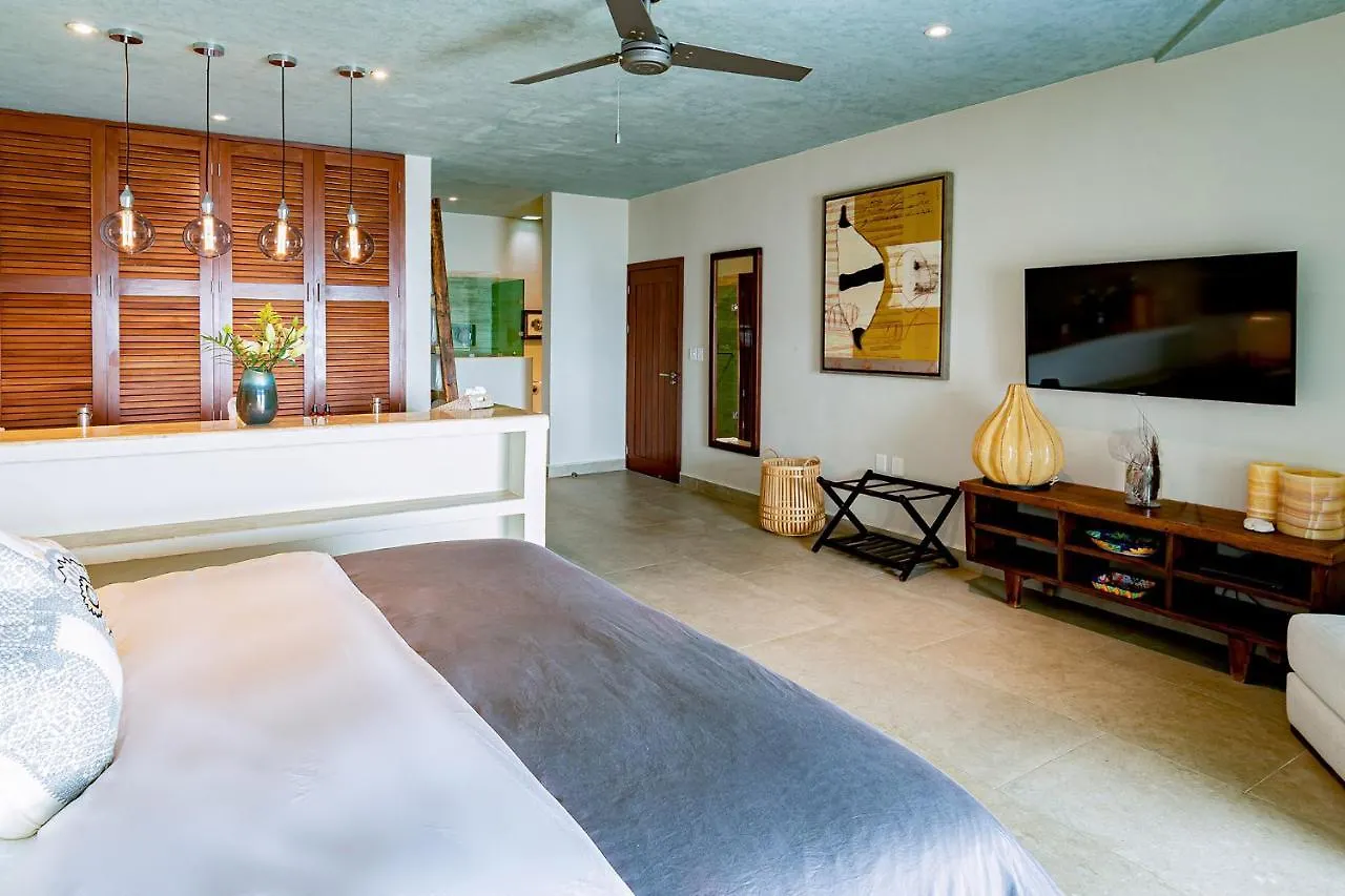 Casa Vaya Vida: Deluxe Island Villa-Views Sunrise @ Caribbean, Sunset @ Cancun/Isla Bay Isla Mujeres Mexico