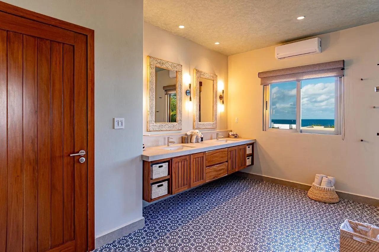 Casa Vaya Vida: Deluxe Island Villa-Views Sunrise @ Caribbean, Sunset @ Cancun/Isla Bay Isla Mujeres Villa