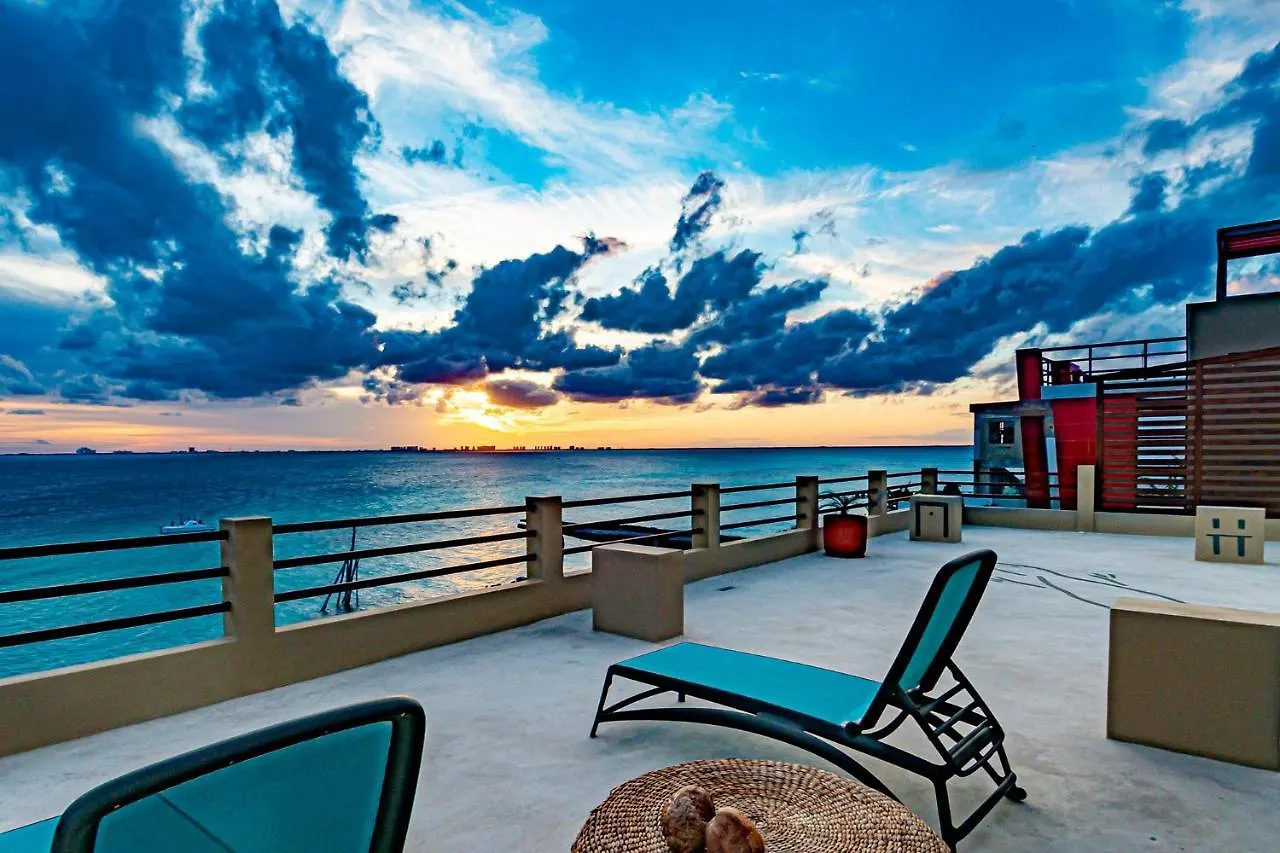 Casa Vaya Vida: Deluxe Island Villa-Views Sunrise @ Caribbean, Sunset @ Cancun/Isla Bay Isla Mujeres Villa