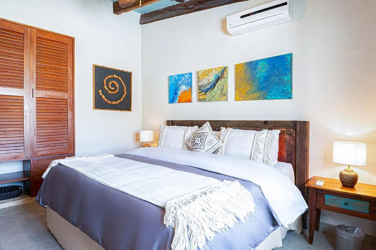 Villa Casa Vaya Vida: Deluxe Island Villa-Views Sunrise @ Caribbean, Sunset @ Cancun/Isla Bay Isla Mujeres Mexico