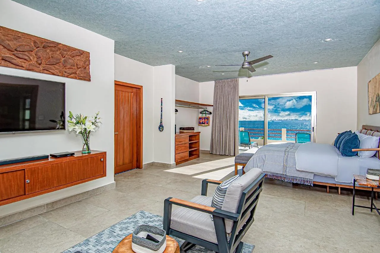 Casa Vaya Vida: Deluxe Island Villa-Views Sunrise @ Caribbean, Sunset @ Cancun/Isla Bay Isla Mujeres Villa