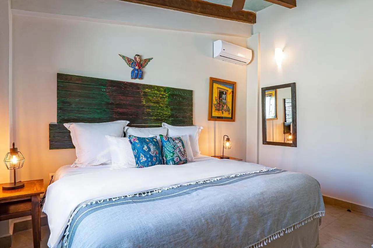 Villa Casa Vaya Vida: Deluxe Island Villa-Views Sunrise @ Caribbean, Sunset @ Cancun/Isla Bay Isla Mujeres Mexico