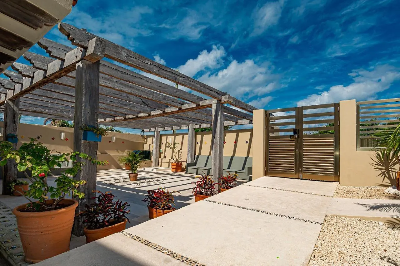 Casa Vaya Vida: Deluxe Island Villa-Views Sunrise @ Caribbean, Sunset @ Cancun/Isla Bay Isla Mujeres